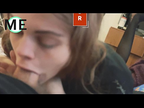 ❤️ Palo de garganta, pantalóns rasgados e tacóns rasgados agradable de coñecer ❤️ Porno en nós ️❤